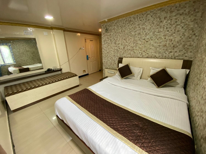 Bedroom 3, Hotel Adarsh International, The Nilgiris