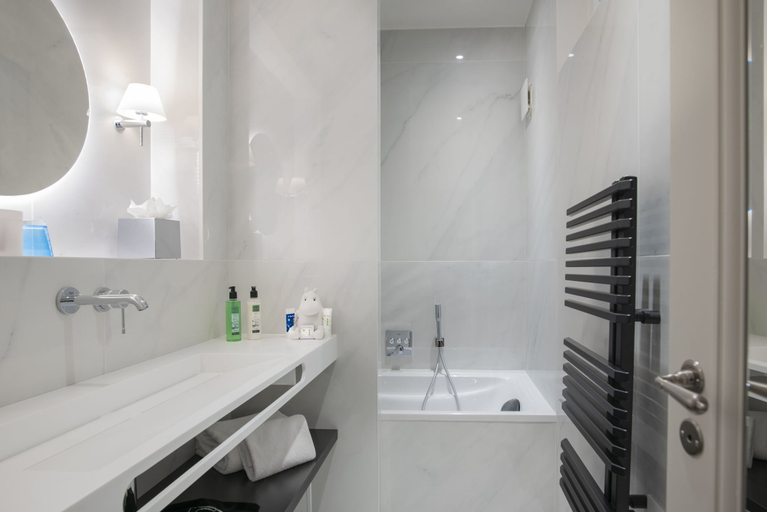 Bathroom 4, Hotel Cambon, Paris