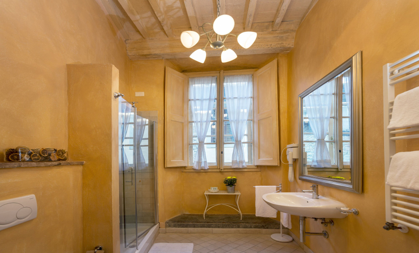 Bathroom 4, Hotel Italia, Arezzo