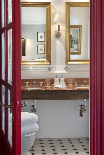 Bathroom 5, Airelles, La Bastide de Gordes, Vaucluse