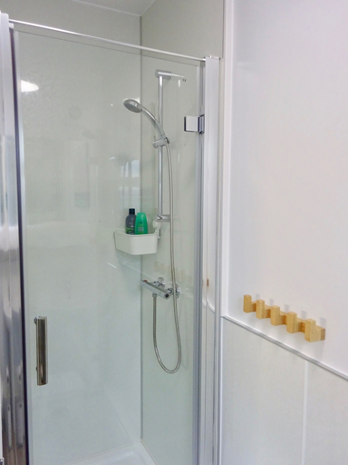 Bathroom 3, Reading Serviced Rooms, Reading