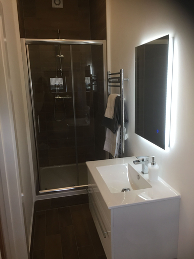 Bathroom 3, Willow Court Farm, Windsor and Maidenhead