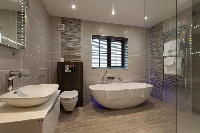 Bathroom 5, The White Swan, Lincolnshire