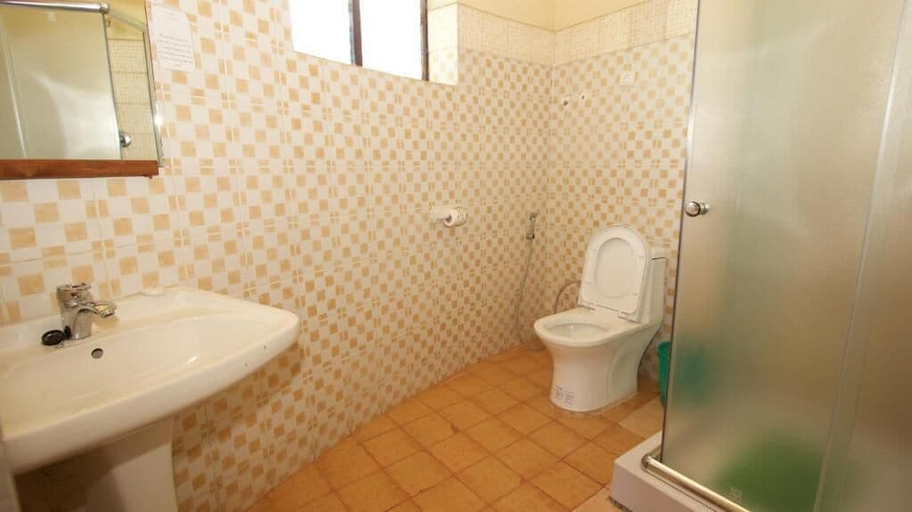 Bathroom, Lal Hotel and Spa, Semen Wello
