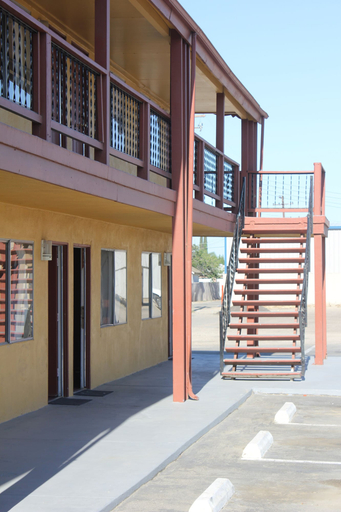 Exterior & Views 3, Cinderella Motel, Kern
