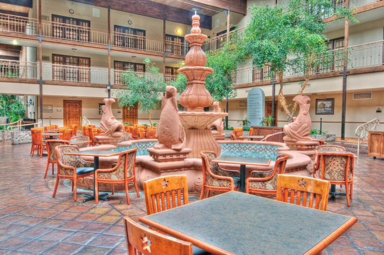 Food & Drinks 5, MCM Elegante Suites Abilene, Taylor