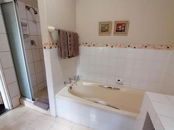 Bathroom, Idle & Wild, Ehlanzeni