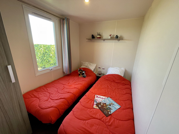 Bedroom 2, Camping le Pressoir, Gironde
