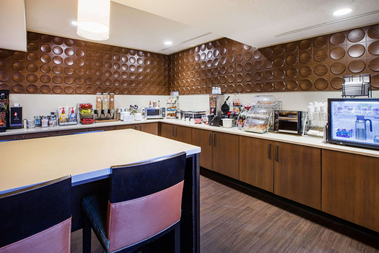 Food & Drinks 4, Wingate by Wyndham Roseville/Detroit, Macomb