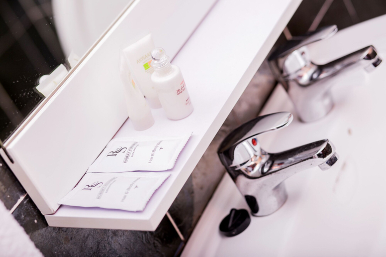 Bathroom 4, Eden Vale Hotel & Executive Training Cen, Tema