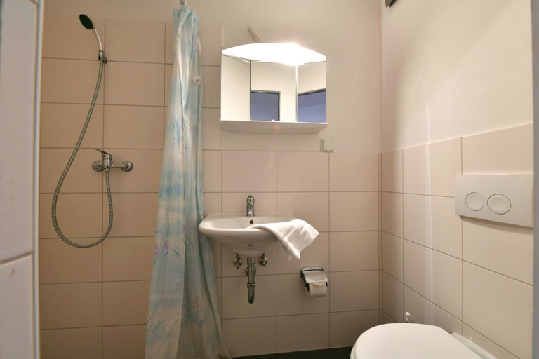 Bathroom 4, SKYBASIC Merseburg, Saalekreis