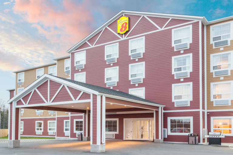 Exterior & Views 2, Super 8 by Wyndham Red Lake ON, Kenora