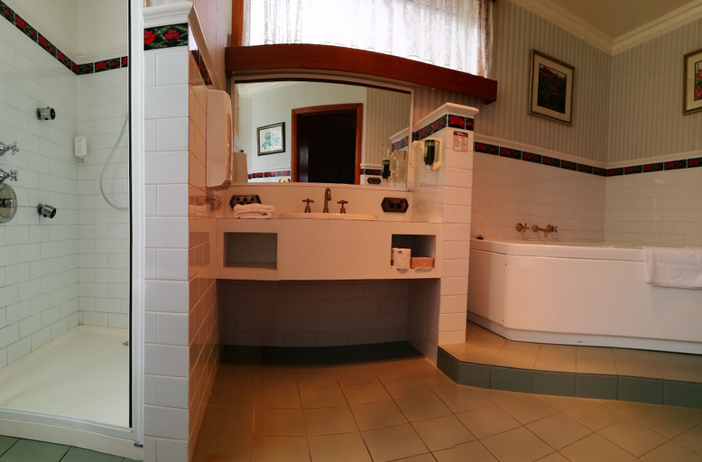 Bathroom 4, Motel Mayfair on Cavell, Hobart