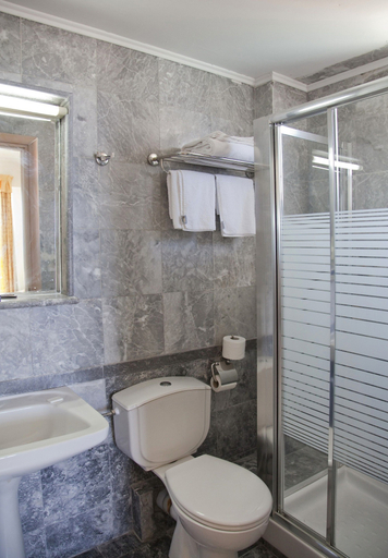 Bathroom 5, Jo-An Beach Hotel, Crete