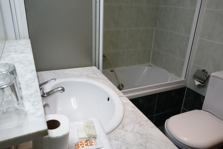 Bathroom 5, Tripolis Toledo, Toledo