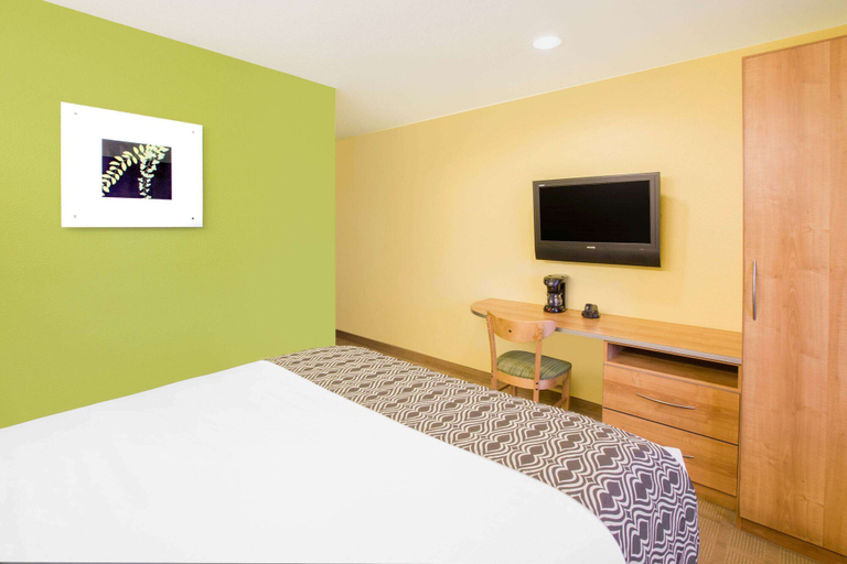 Bedroom 3, Microtel Inn & Suites by Wyndham Delphos, Allen