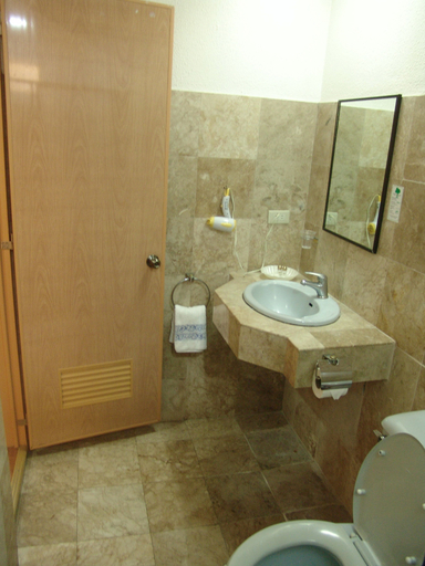 Bathroom 5, Marlins Beach Resort, Santa Fe