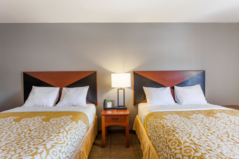 Bedroom 4, Days Inn & Suites by Wyndham Lancaster Amish Country, Lancaster
