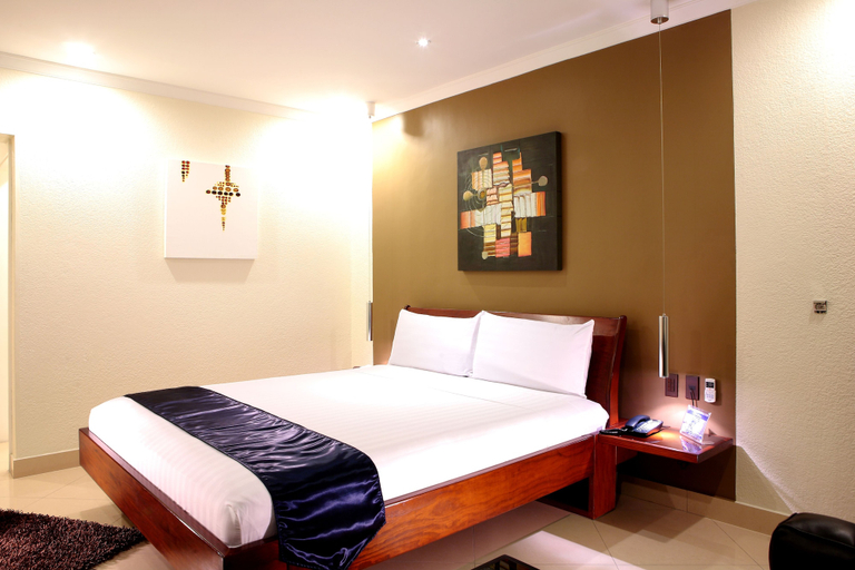 Bedroom 2, Queens Hotel, Mabalacat