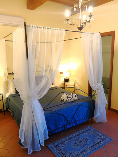 Bedroom 3, B&B Window To The Tower, Pisa