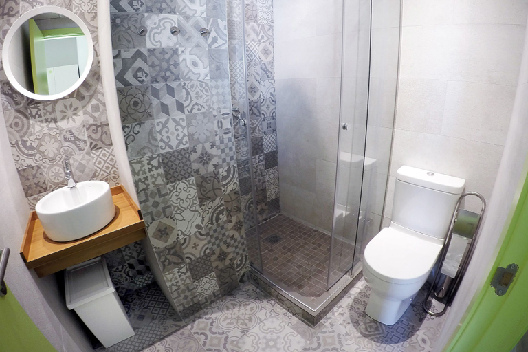 Bathroom 5, Meeting Point Hostels, Barcelona