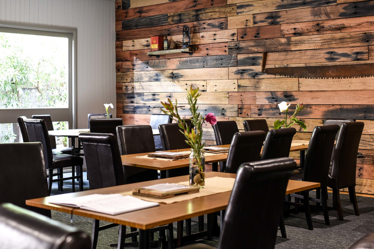 Food & Drinks 5, Heyfield Railway Hotel, Wellington - Maffra