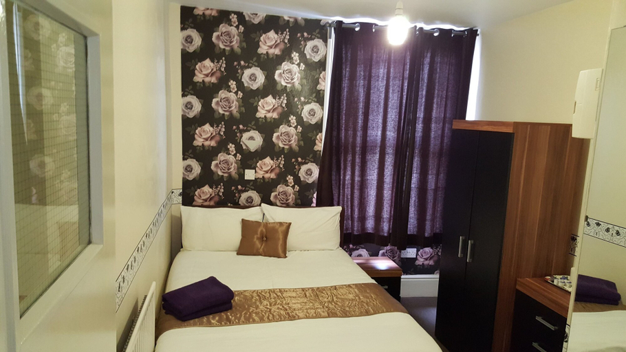 Bedroom 4, Portsmouth Budget Hotels, Portsmouth