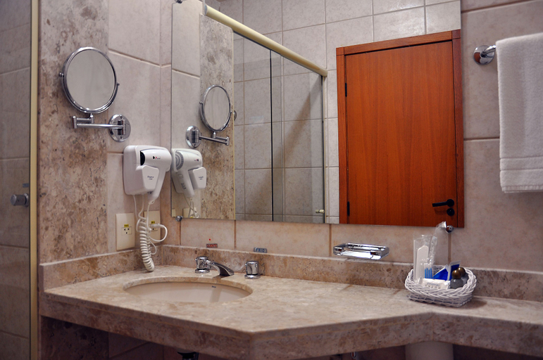 Bathroom 4, Giorni Hotel Boulevard, Resende