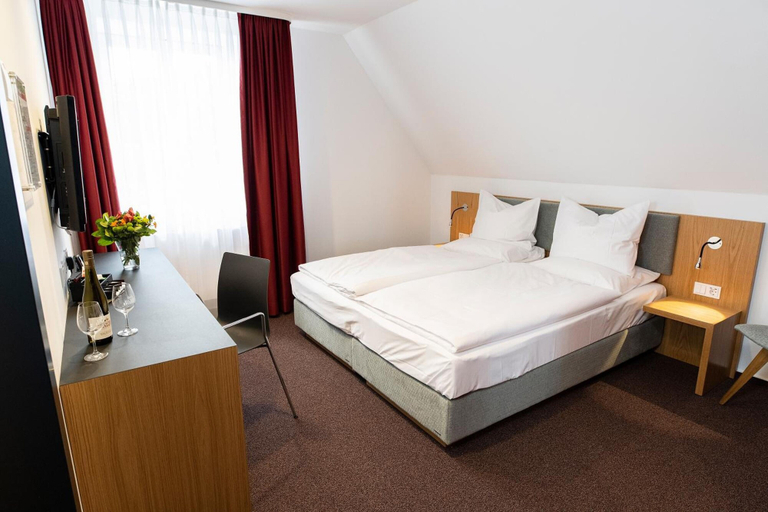 Bedroom 2, Hotel Kloster Eberbach, Rheingau-Taunus-Kreis