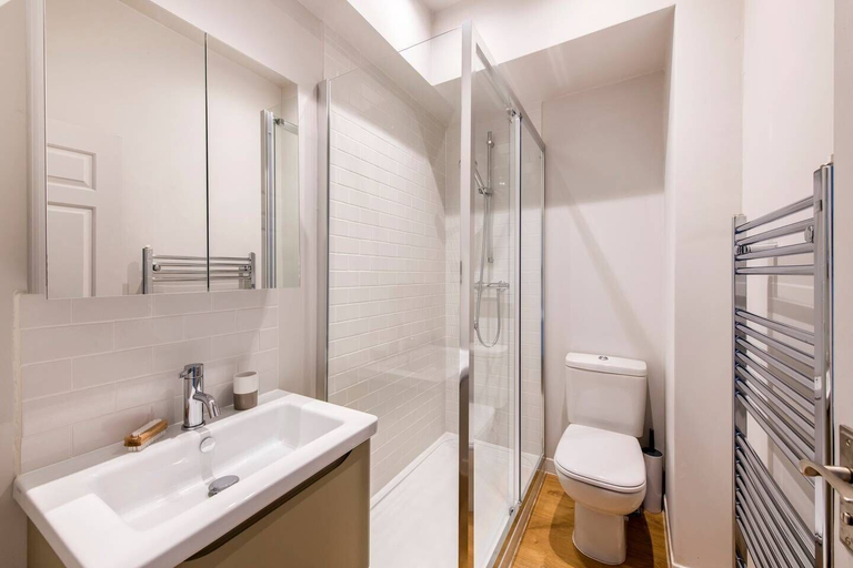 Bathroom, Cosy and Bright 1 Bed Apartment in Pimlico, London
