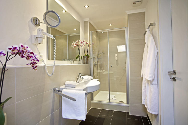 Bathroom 5, Hotel Bavaria, Oberallgäu