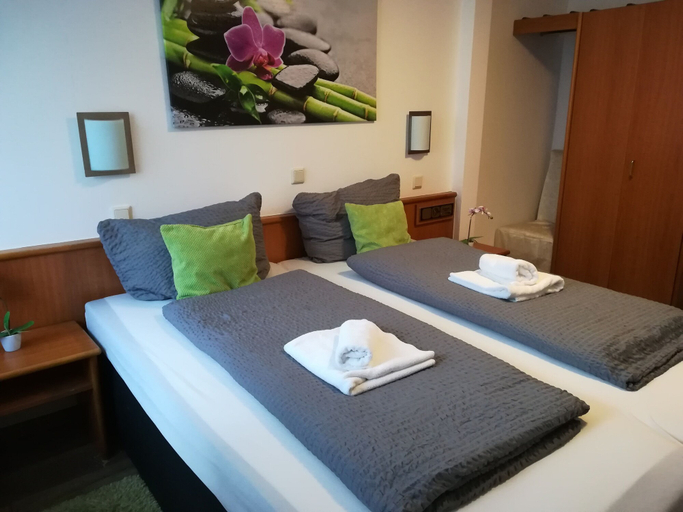 Bedroom 2, Hotel Ari, Kaiserslautern