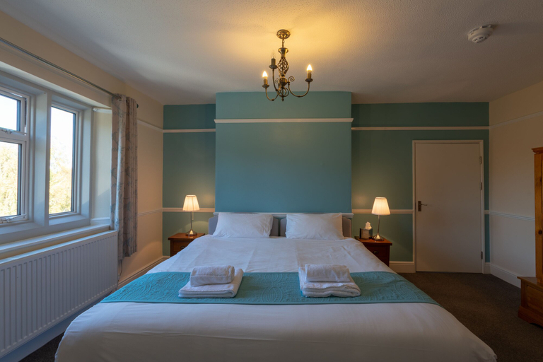 Bedroom 2, The Beacon Inn, Gloucestershire