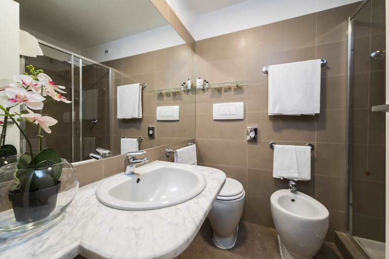 Bathroom 4, Hotel Montestella, Salerno