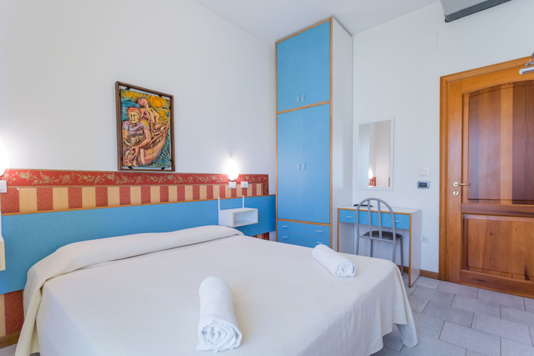 Bedroom 3, Hotel Plaza, Rimini