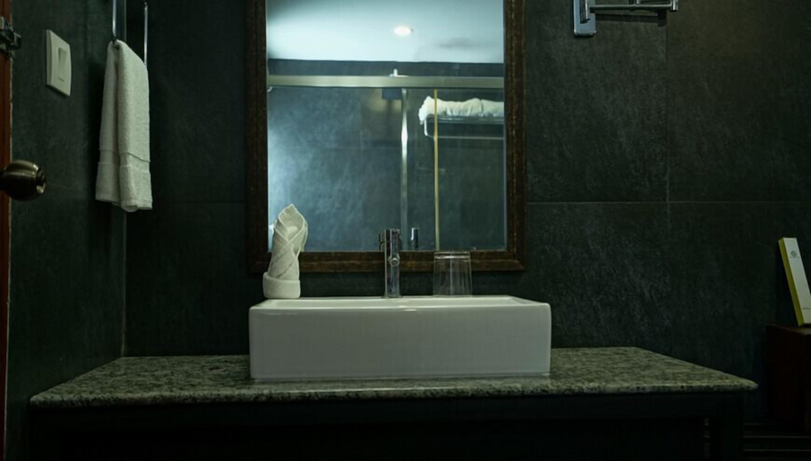 Bathroom 4, Annai Resorts & Spa, Kanniyakumari