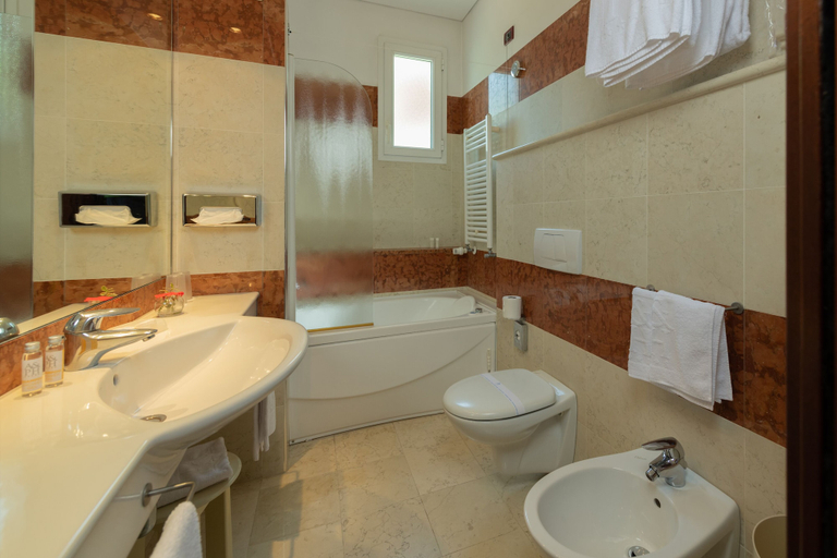 Bathroom 4, Union Lido Art & Park Hotel, Venezia
