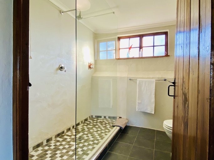 Bathroom 5, Bella Manga Country Escape, Eden