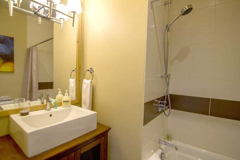 Bathroom 3, Suites de la Gare by Location ADP Tremblant, Les Laurentides