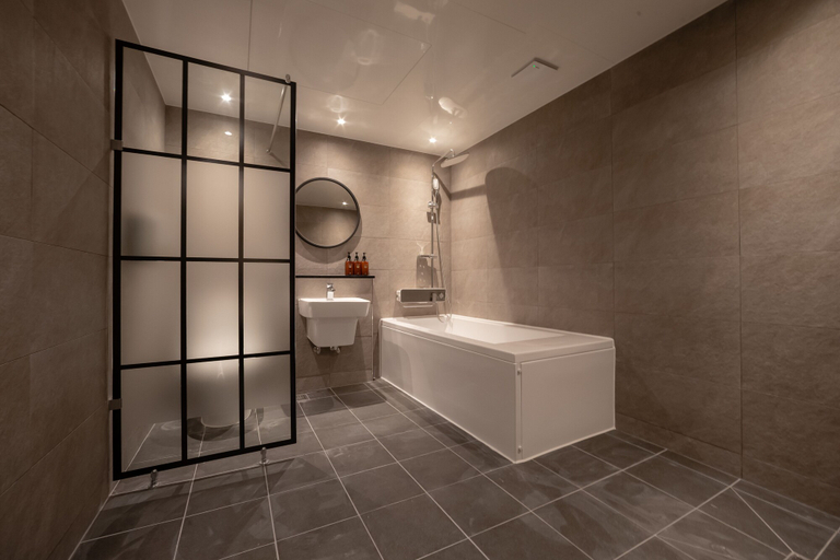 Bathroom 3, Hotel Lin, Jung