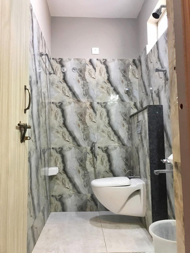Bathroom 3, Air Avenue Hotel, Bangalore