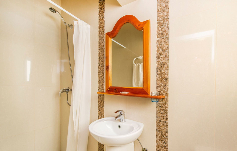 Bathroom 3, Lantern Guest House