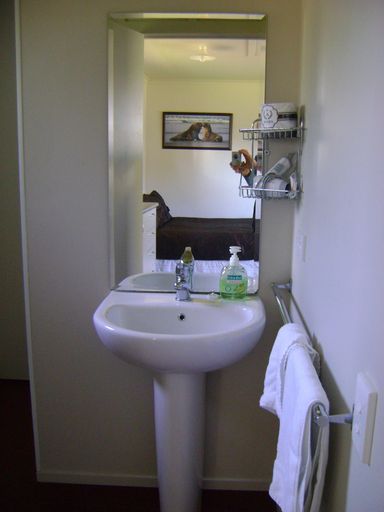 Bathroom 4, Catlins Newhaven Holiday Park, Clutha