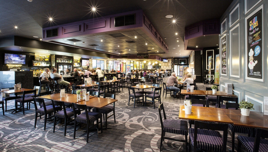 Food & Drinks 5, Nightcap at Skyways Hotel, Melbourne