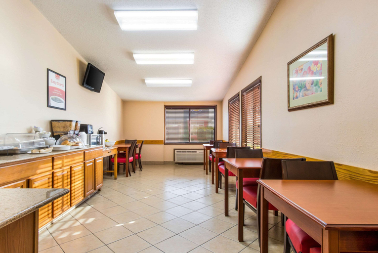 Food & Drinks 4, Econo Lodge Norwalk, Huron