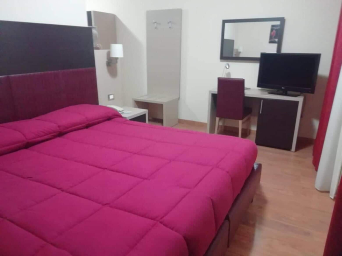 Bedroom 2, Hotel Miami, Teramo