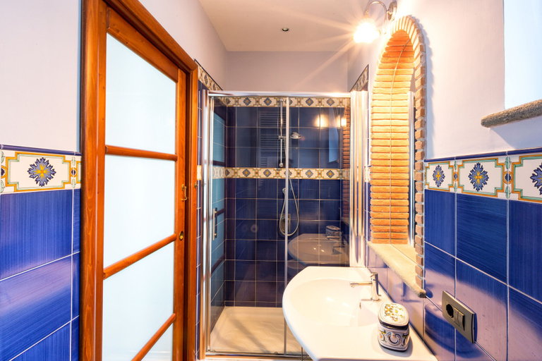Bathroom 5, Luxury Villa with breathtaking Seaview, pool, BBQ, Napoli