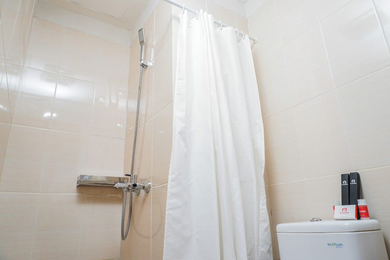Bathroom 5, Clean and Elegant 1BR at The Oasis Apartment By Travelio, Cikarang