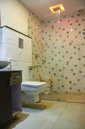 Bathroom 4, Hotel Waterfall, Delhi