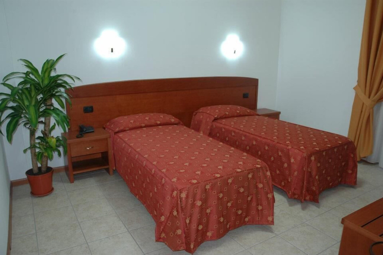Bedroom 2, Real Asturias Hotel, Cosenza
